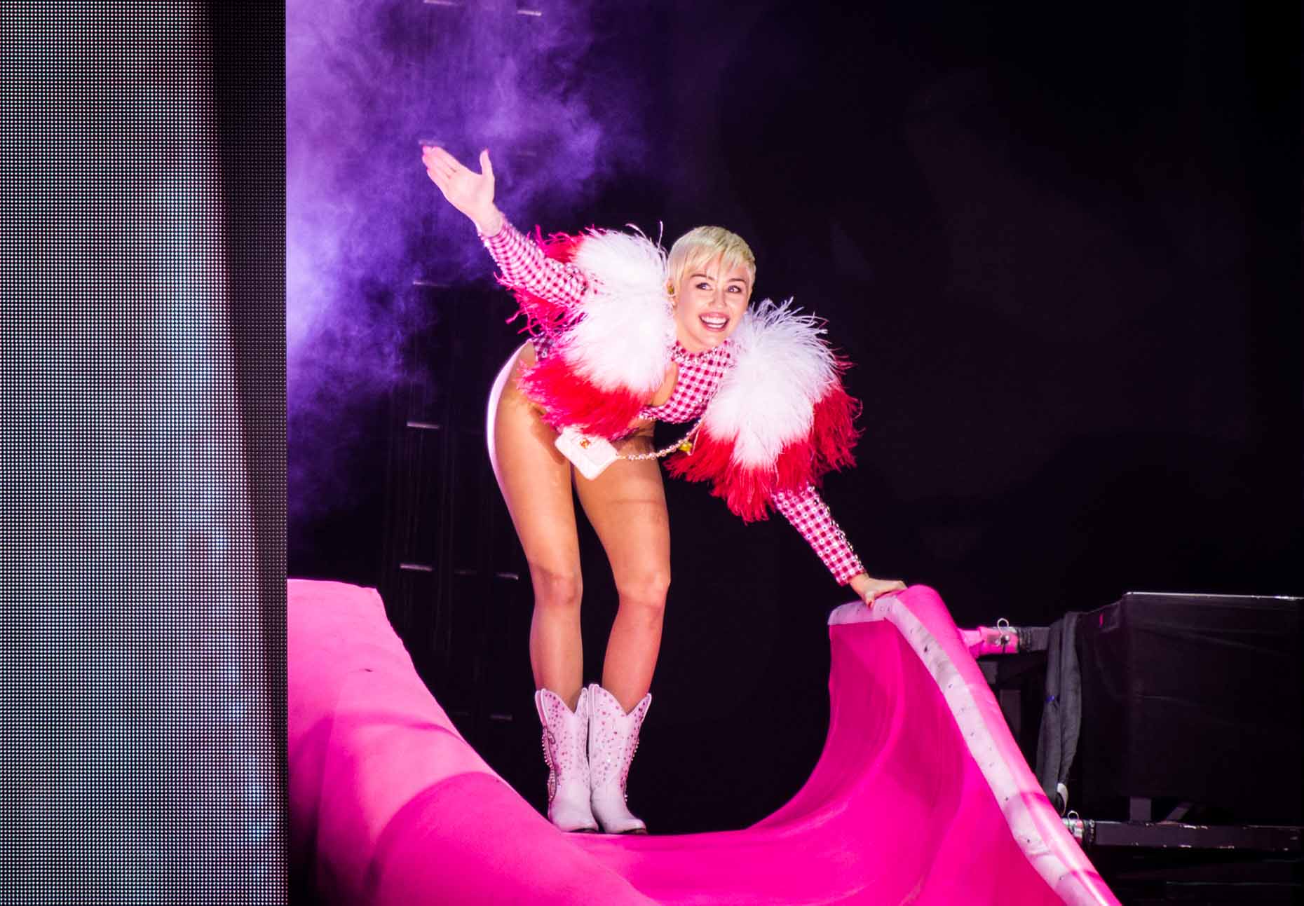 MILEYCYRUS_JF_7674