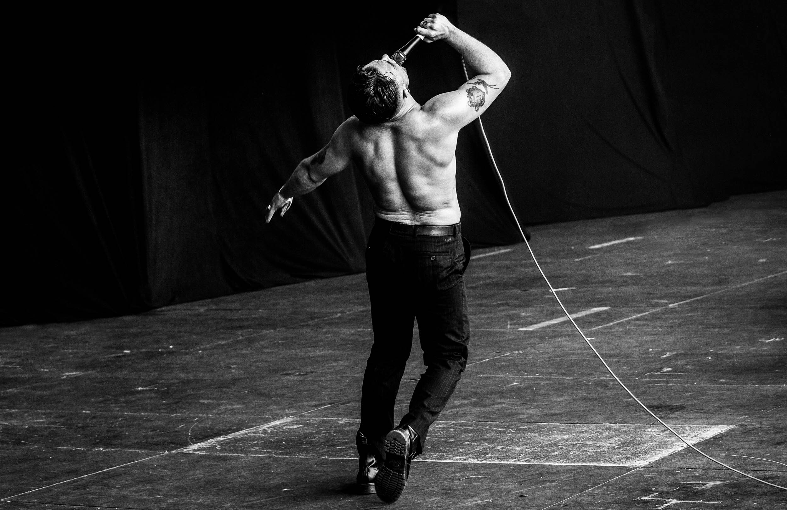 SLAVES_9258_JF